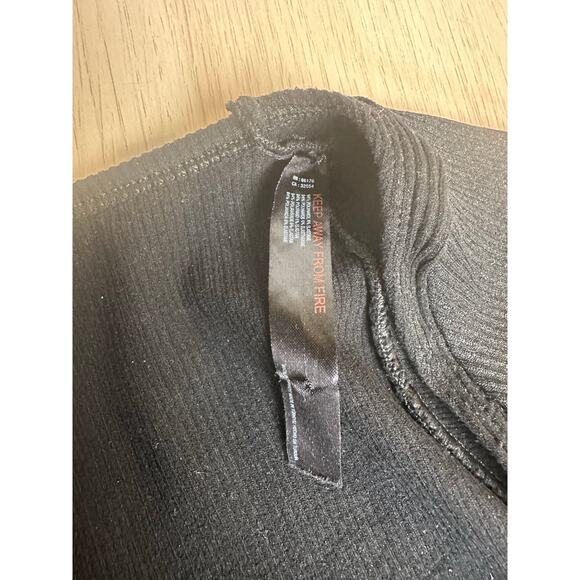 Black Top from Out from Under - Size XS/S - MINT - Picture 7 of 7